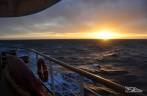 Nosso maravilhoso pôr-do-sol atravessando a temida Drake Passage
